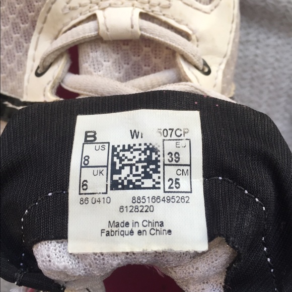 New Balance Women’s track sneakers - Picture 5 of 5